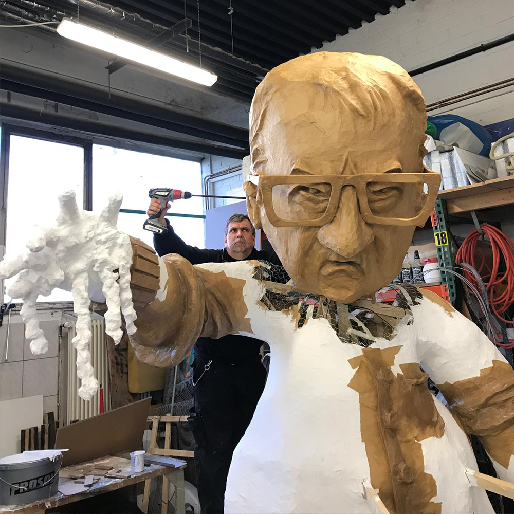 Großplastiken und Figuren