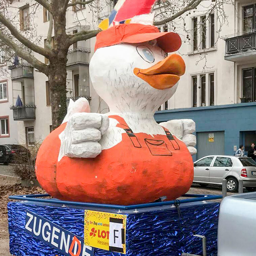 Großplastiken und Figuren